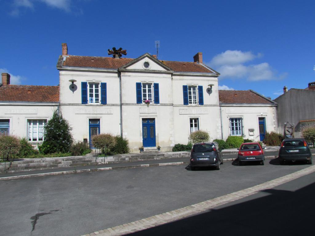 L'Ancien Hotel De Ville Foussais Exterior photo